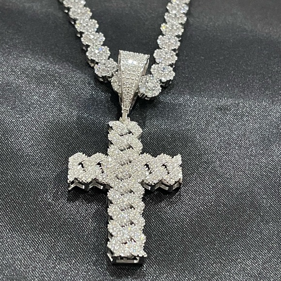 Vvs Certified Diamond Cross pendant, Documents Included, Passes diamond tester! - Picture 7 of 9